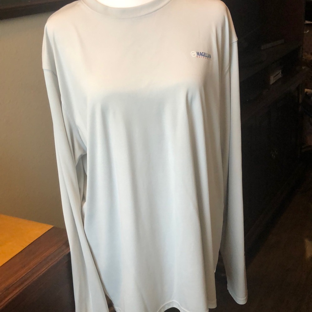 Men’s Magellan Outdoors Gray Long Sleeve Tee for Everyday Wear